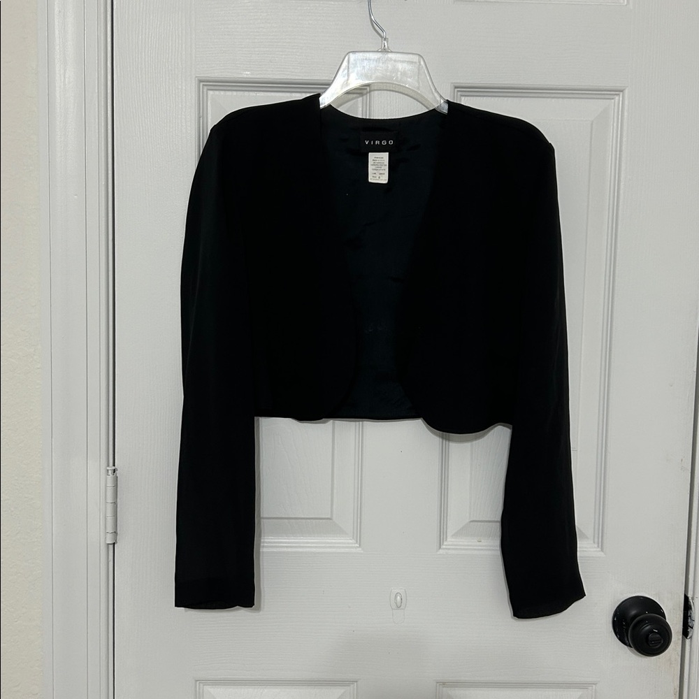 Virgo Elegant Vintage Women’s Cropped Black Bolero
Size 6